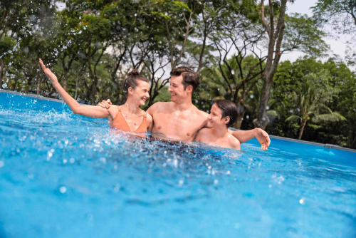 Стальной бассейн Bestway Hydrium Pool Set 549х132 см + песочный ф/насос 6056 л/ч, наполнитель Polysphere, лестница, тент, подстилка (561CS BW)